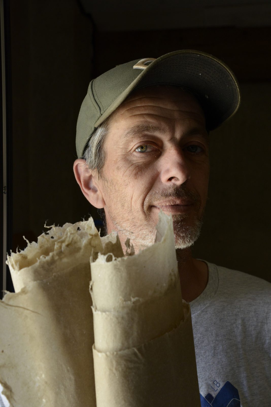 Frédéric Gironde dans l'atelier.